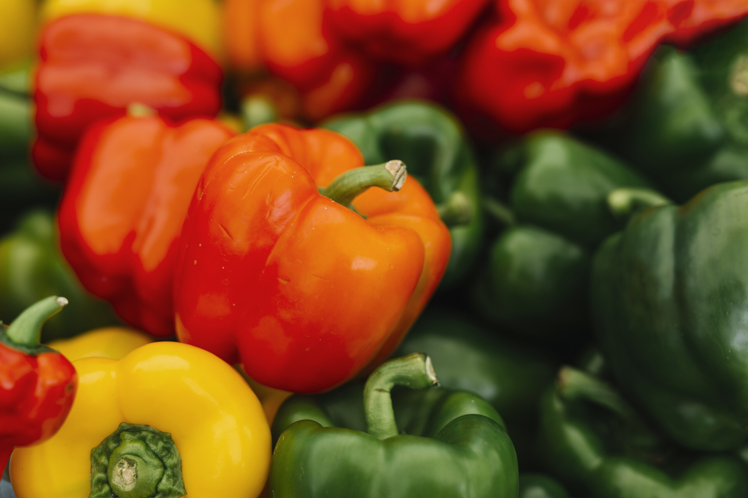 Paprika kleurrijke blikvanger in de Europese groentemand